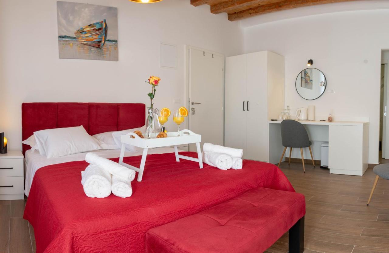 Luxury Rooms Rustic Chic Спліт Екстер'єр фото