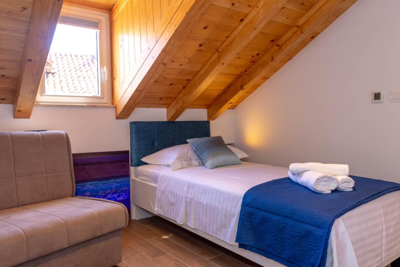 Luxury Rooms Rustic Chic Спліт Екстер'єр фото