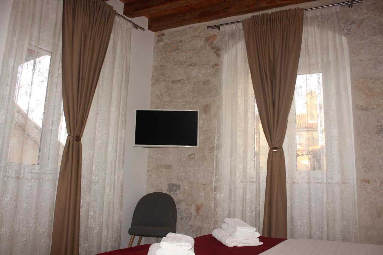 Luxury Rooms Rustic Chic Спліт Екстер'єр фото